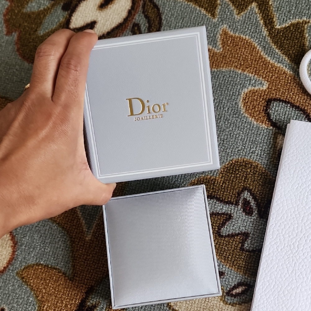 Dior White and Gold Packaging Set - Picture 11 of 17